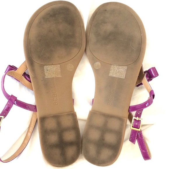 BCBG Raspberry Patent Leather Thong Sandals, Sz 10 - Picture 4 of 5